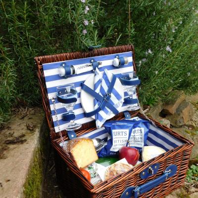 Picnic hamper for two